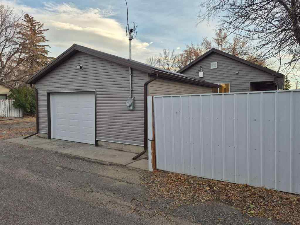 MLS® A2266926 - 1605 3 Avenue N in Westminster Lethbridge, Residential