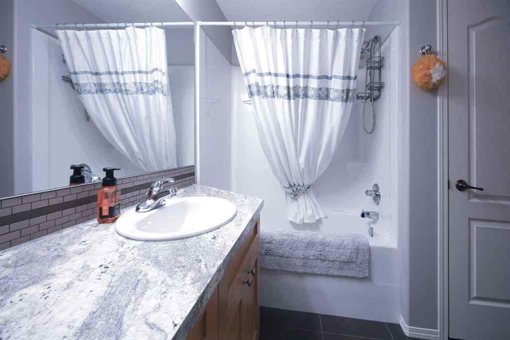 MLS® A2266930 - 17 River Ridge Link NW in Northwest Crescent Heights Medicine Hat, Residential