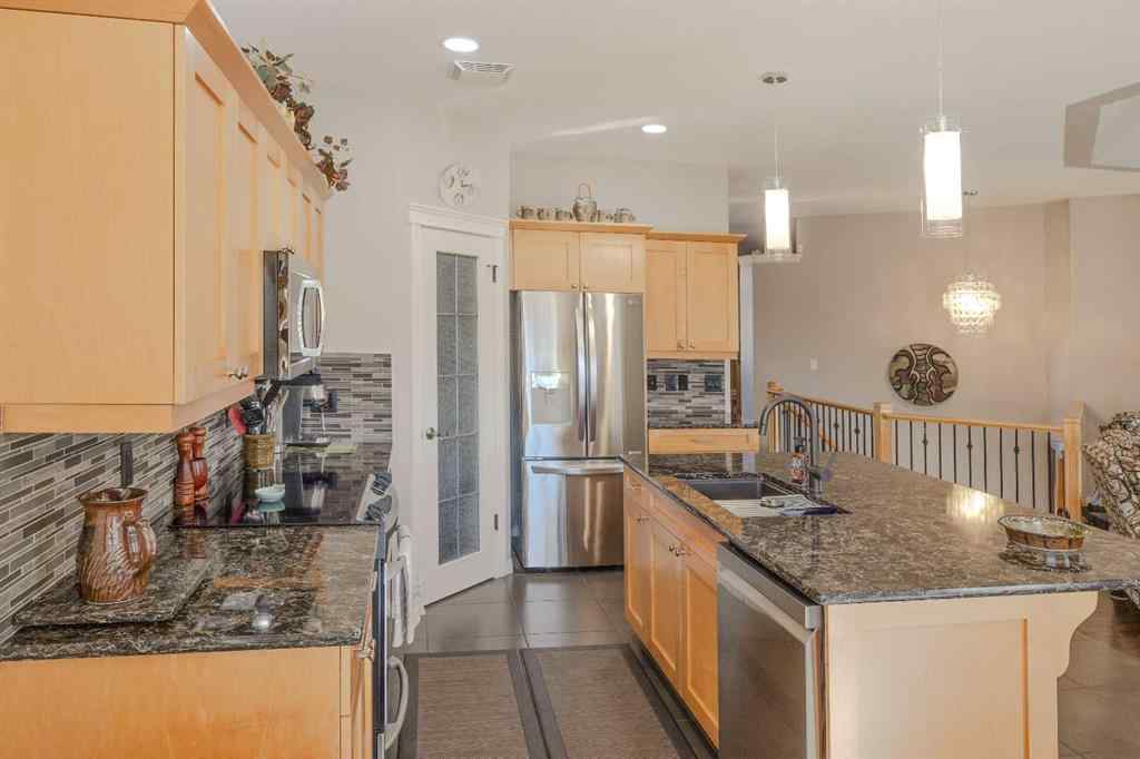 MLS® A2266930 - 17 River Ridge Link NW in Northwest Crescent Heights Medicine Hat, Residential