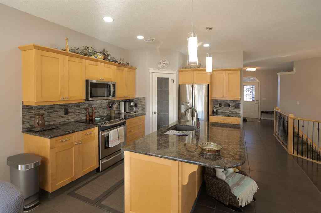 MLS® A2266930 - 17 River Ridge Link NW in Northwest Crescent Heights Medicine Hat, Residential