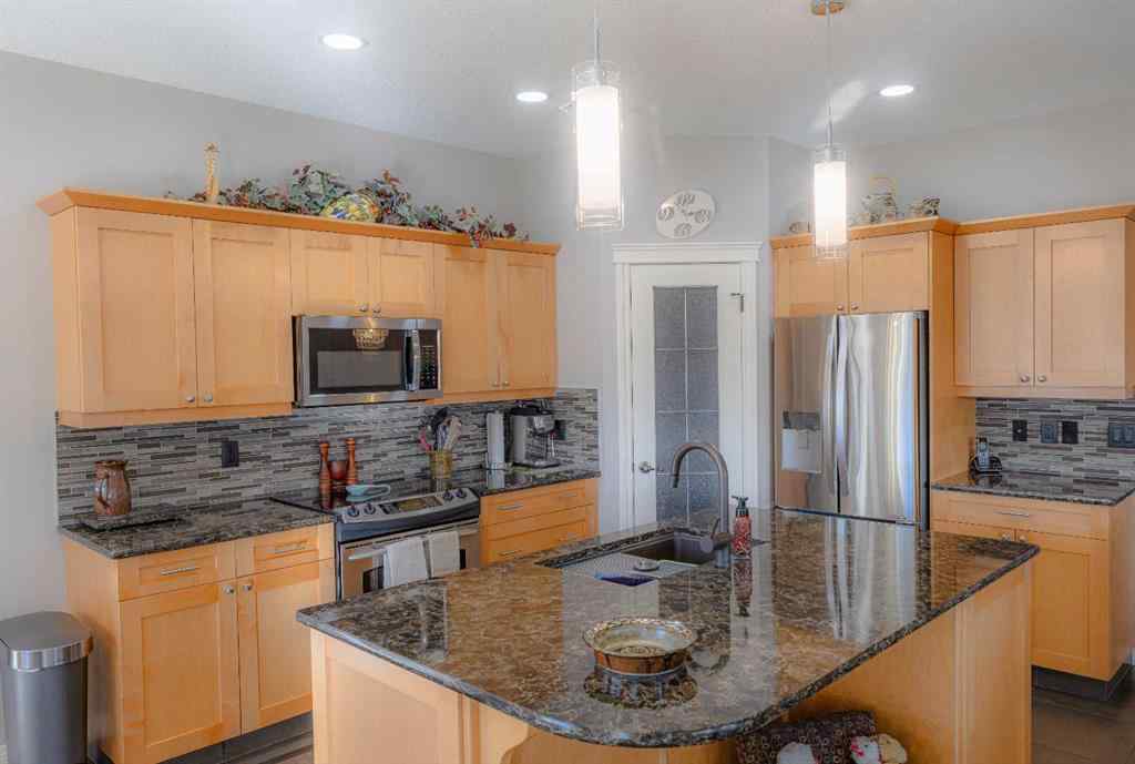 MLS® A2266930 - 17 River Ridge Link NW in Northwest Crescent Heights Medicine Hat, Residential