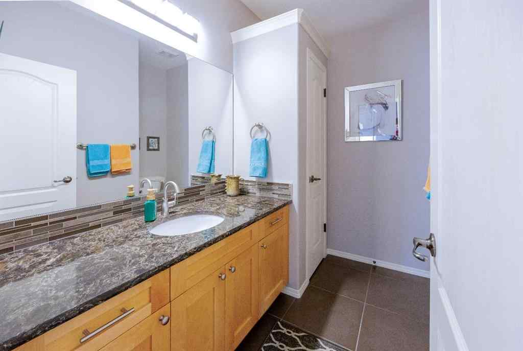 MLS® A2266930 - 17 River Ridge Link NW in Northwest Crescent Heights Medicine Hat, Residential