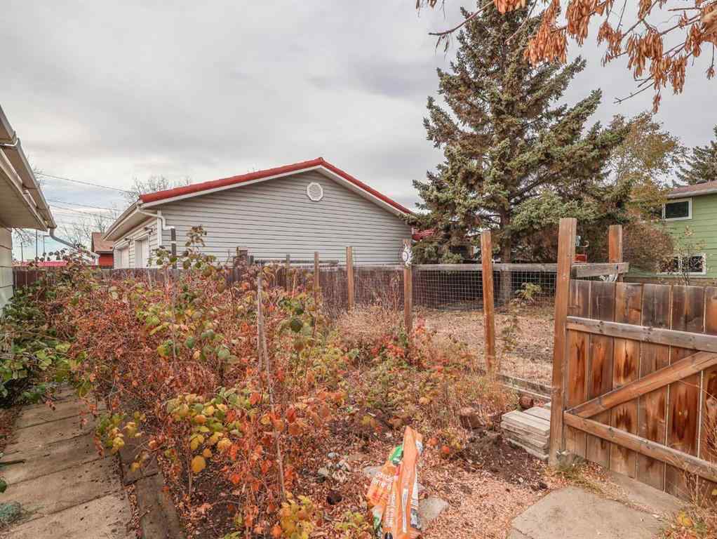 MLS® A2266934 - 6117 51 Avenue  in Rosedale Stettler, Residential