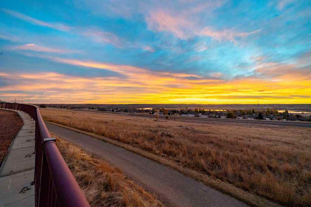 MLS® A2266936 - 30 Palisades Mews NE in Northeast Crescent Heights Medicine Hat, Residential