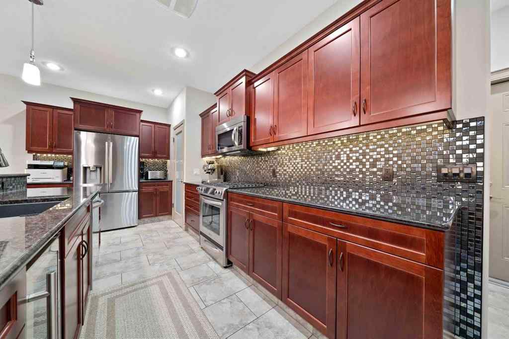 MLS® A2266936 - 30 Palisades Mews NE in Northeast Crescent Heights Medicine Hat, Residential