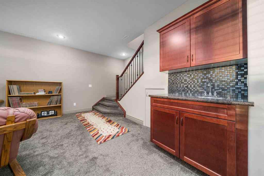 MLS® A2266936 - 30 Palisades Mews NE in Northeast Crescent Heights Medicine Hat, Residential