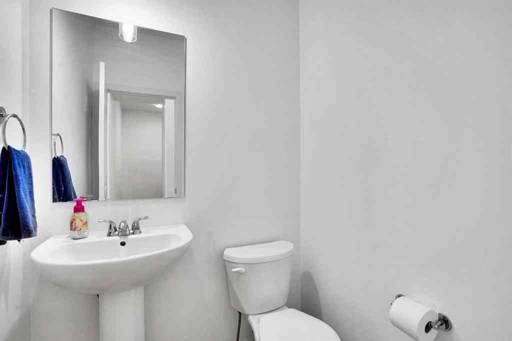 MLS® A2266938 - 1517 Bayview Point SW in Bayview Airdrie, Residential