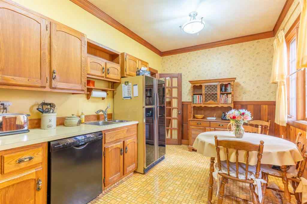 MLS® A2266939 - 61 2 Street SW in SW Hill Medicine Hat, Residential