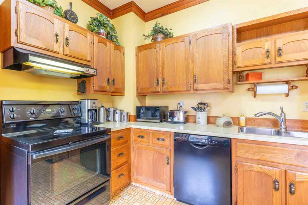 MLS® A2266939 - 61 2 Street SW in SW Hill Medicine Hat, Residential