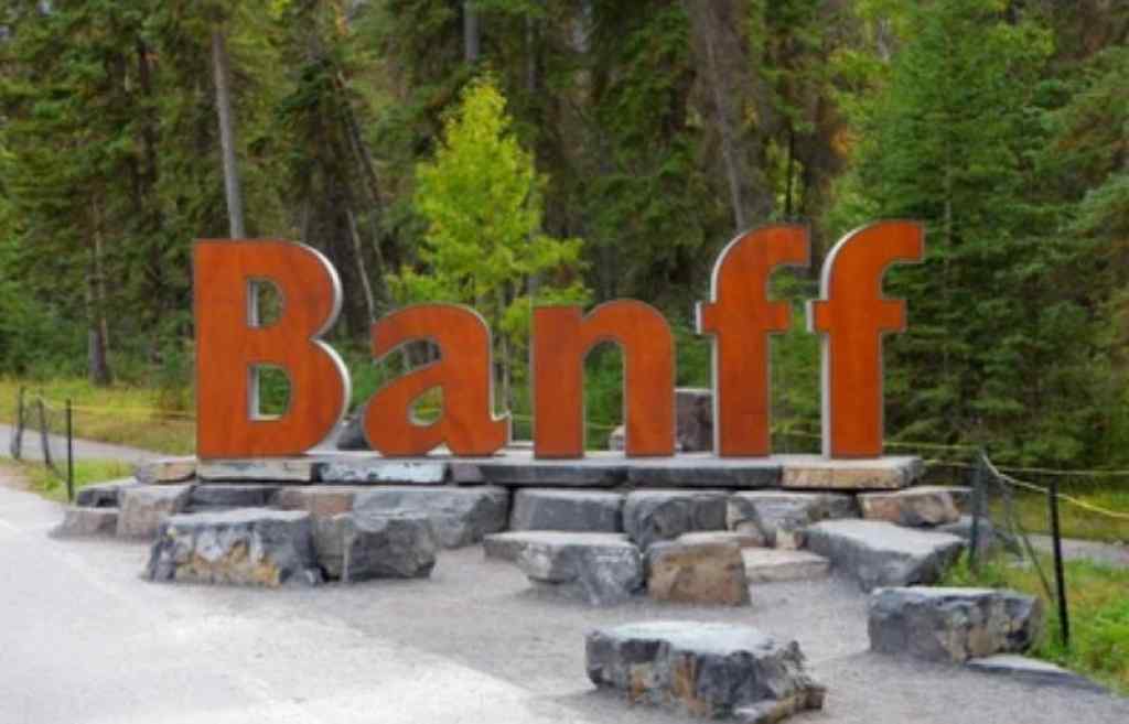 MLS® A2266948 - 211 Banff Avenue  in NONE Banff, Commercial