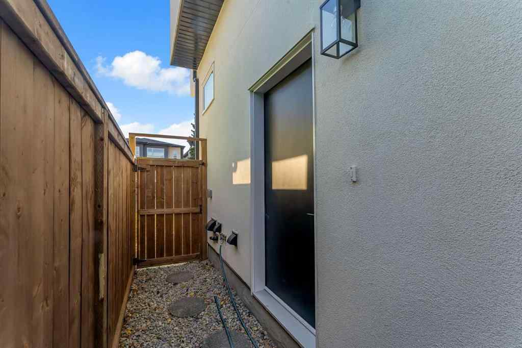 MLS® A2266951 - 454 22 Avenue NE in Winston Heights/Mountview Calgary, Residential