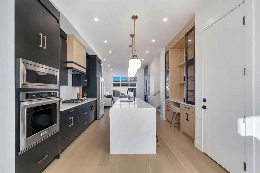 MLS® A2266951 - 454 22 Avenue NE in Winston Heights/Mountview Calgary, Residential