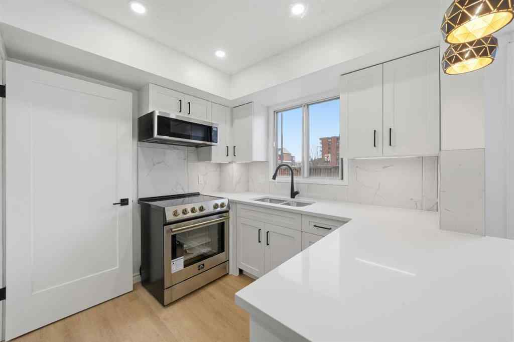 MLS&reg; # A2266952 - Unit #3 2804 17 Avenue SW in Shaganappi Calgary, Residential Open Houses