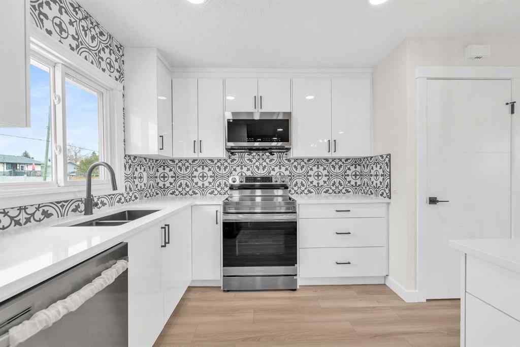 MLS® A2266957 - 220 60 Street SE in Penbrooke Meadows Calgary, Residential