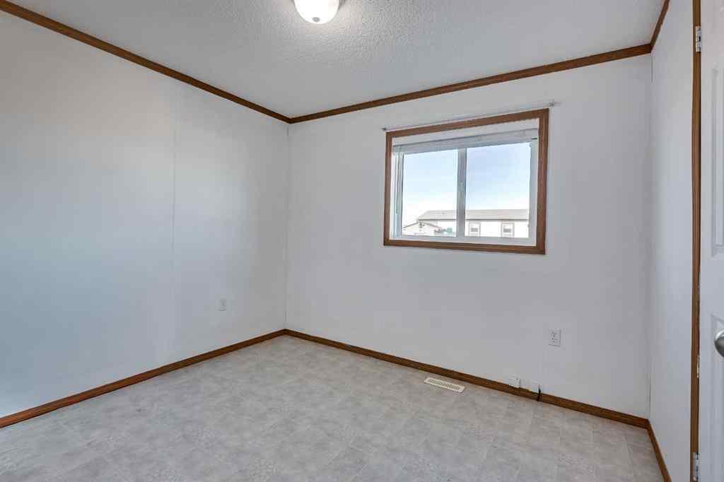 MLS® A2266960 - 18 McKay Place  in Mckay Ranch Blackfalds, Mobile