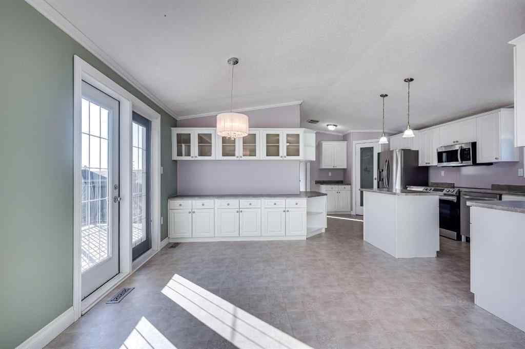 MLS® A2266960 - 18 McKay Place  in Mckay Ranch Blackfalds, Mobile