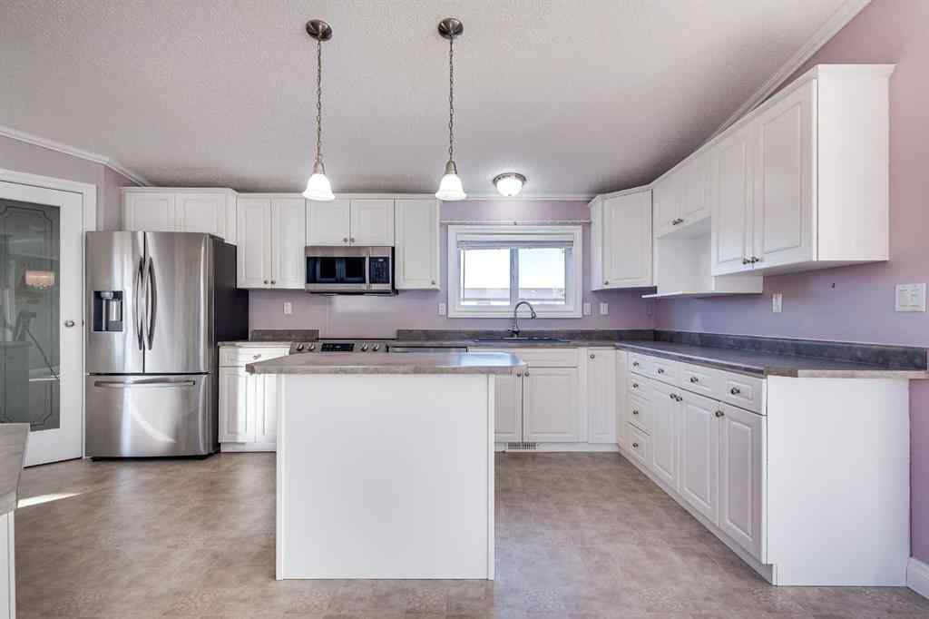 MLS® A2266960 - 18 McKay Place  in Mckay Ranch Blackfalds, Mobile