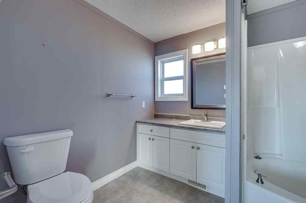 MLS® A2266960 - 18 McKay Place  in Mckay Ranch Blackfalds, Mobile