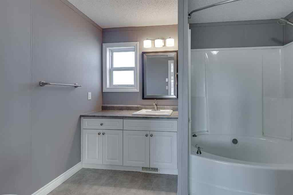 MLS® A2266960 - 18 McKay Place  in Mckay Ranch Blackfalds, Mobile