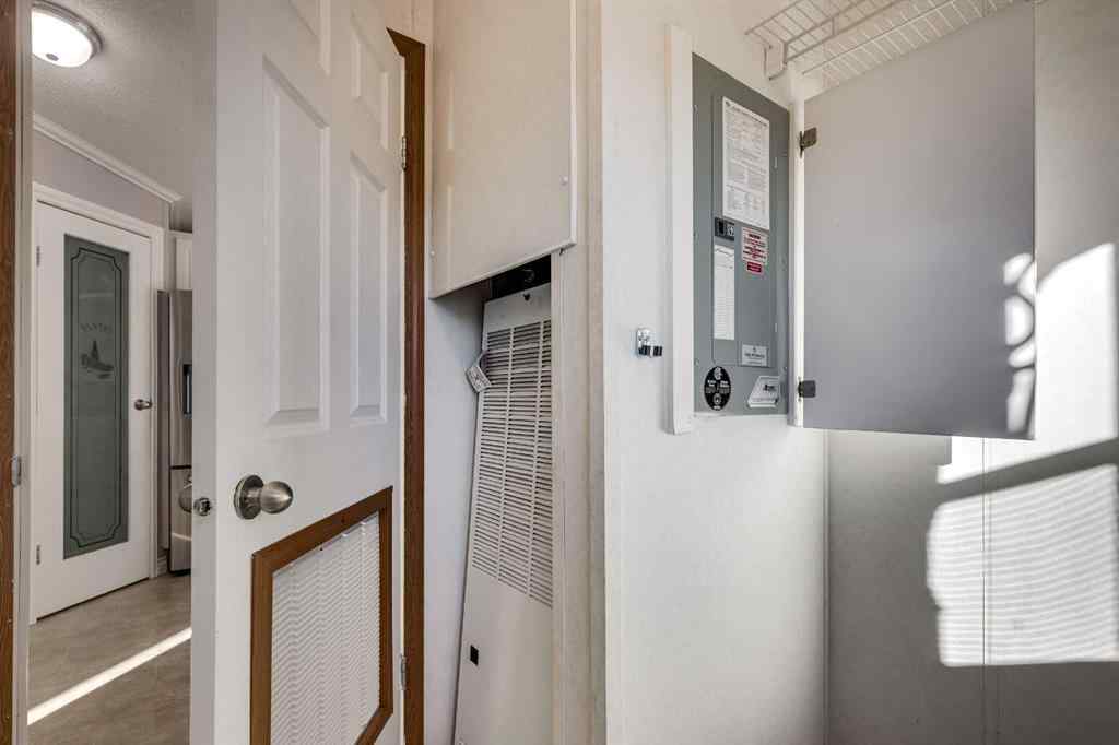 MLS® A2266960 - 18 McKay Place  in Mckay Ranch Blackfalds, Mobile