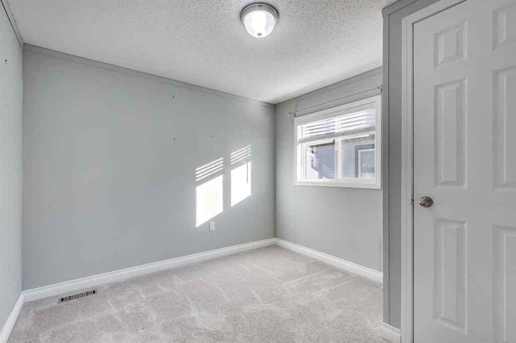 MLS® A2266960 - 18 McKay Place  in Mckay Ranch Blackfalds, Mobile