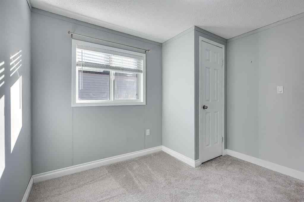 MLS® A2266960 - 18 McKay Place  in Mckay Ranch Blackfalds, Mobile