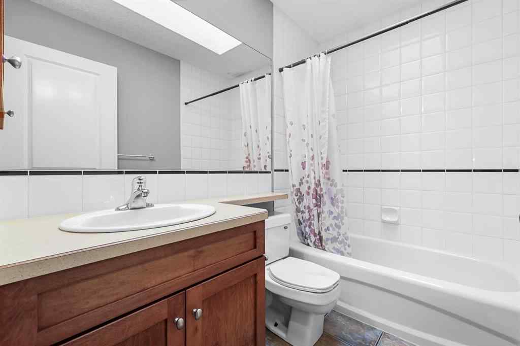 MLS® A2266971 - 276 Oakmere Close  in Westmere Chestermere, Residential