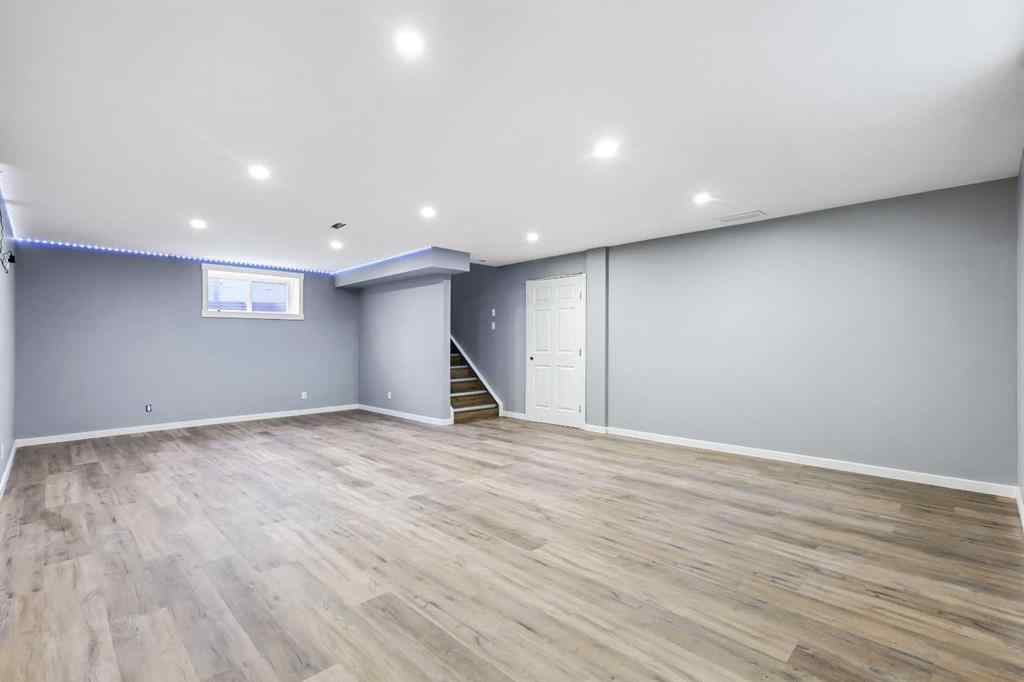 MLS® A2266971 - 276 Oakmere Close  in Westmere Chestermere, Residential