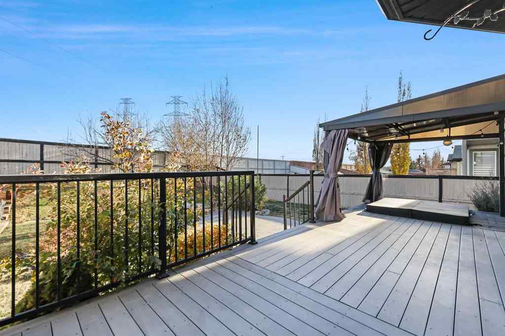 MLS® A2266971 - 276 Oakmere Close  in Westmere Chestermere, Residential