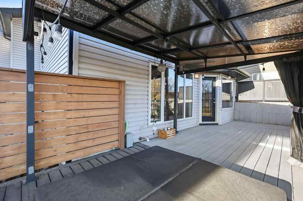 MLS® A2266971 - 276 Oakmere Close  in Westmere Chestermere, Residential