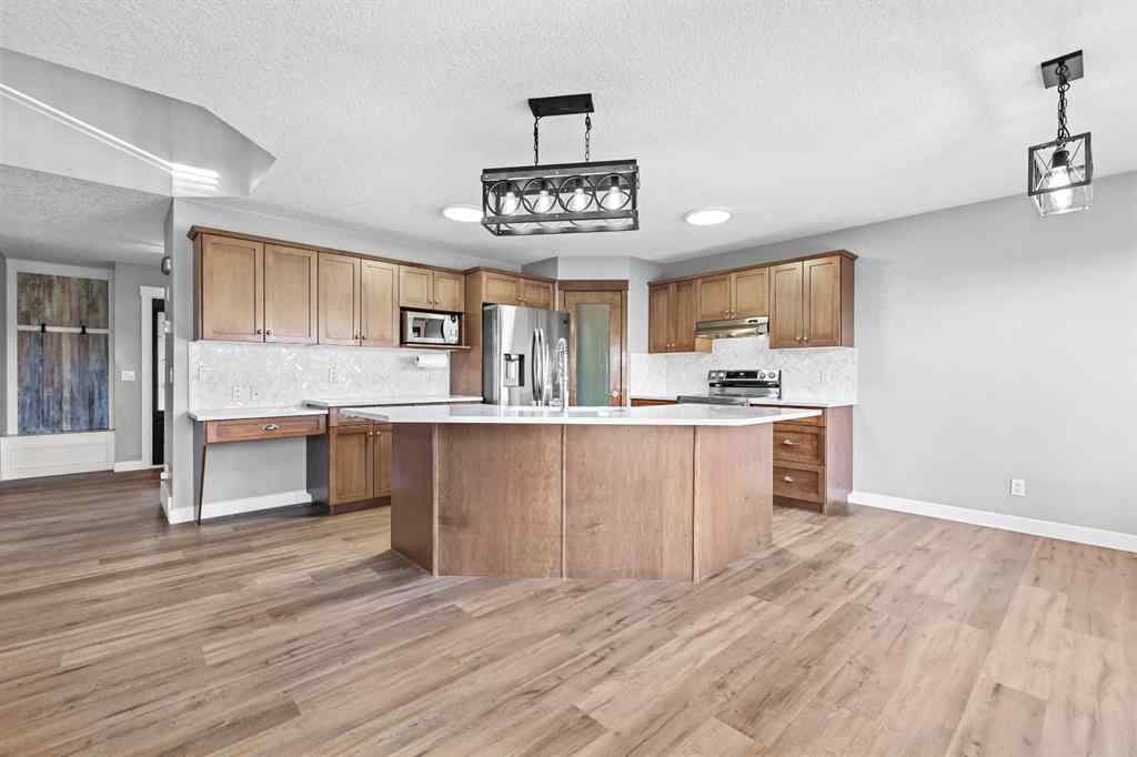 MLS® A2266971 - 276 Oakmere Close  in Westmere Chestermere, Residential