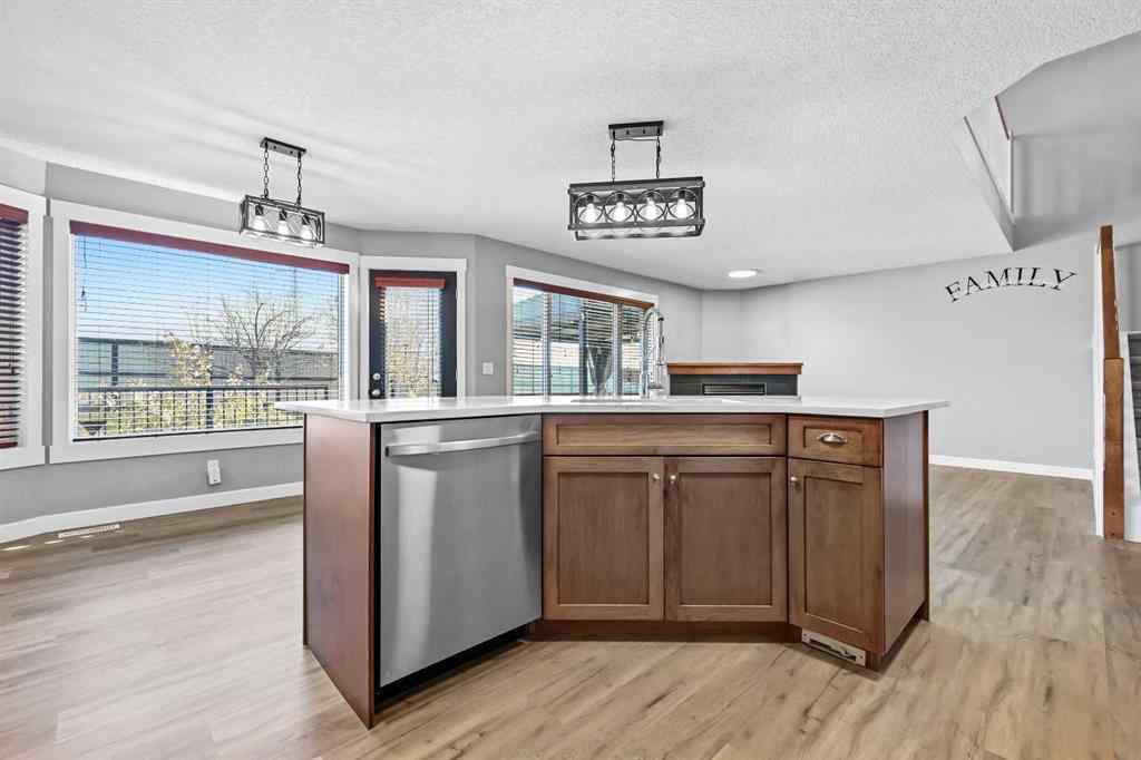 MLS® A2266971 - 276 Oakmere Close  in Westmere Chestermere, Residential