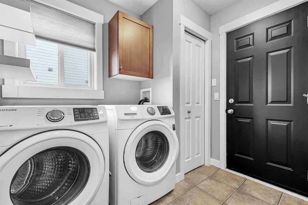 MLS® A2266971 - 276 Oakmere Close  in Westmere Chestermere, Residential