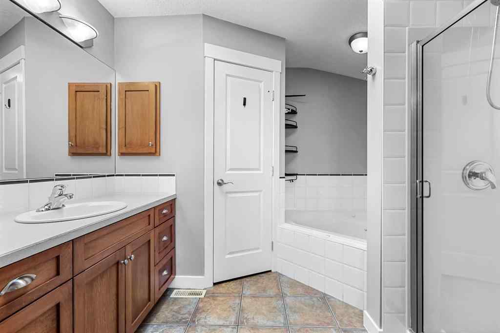 MLS® A2266971 - 276 Oakmere Close  in Westmere Chestermere, Residential