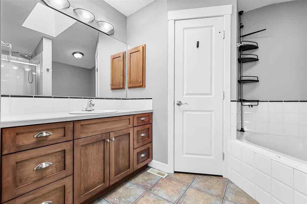 MLS® A2266971 - 276 Oakmere Close  in Westmere Chestermere, Residential