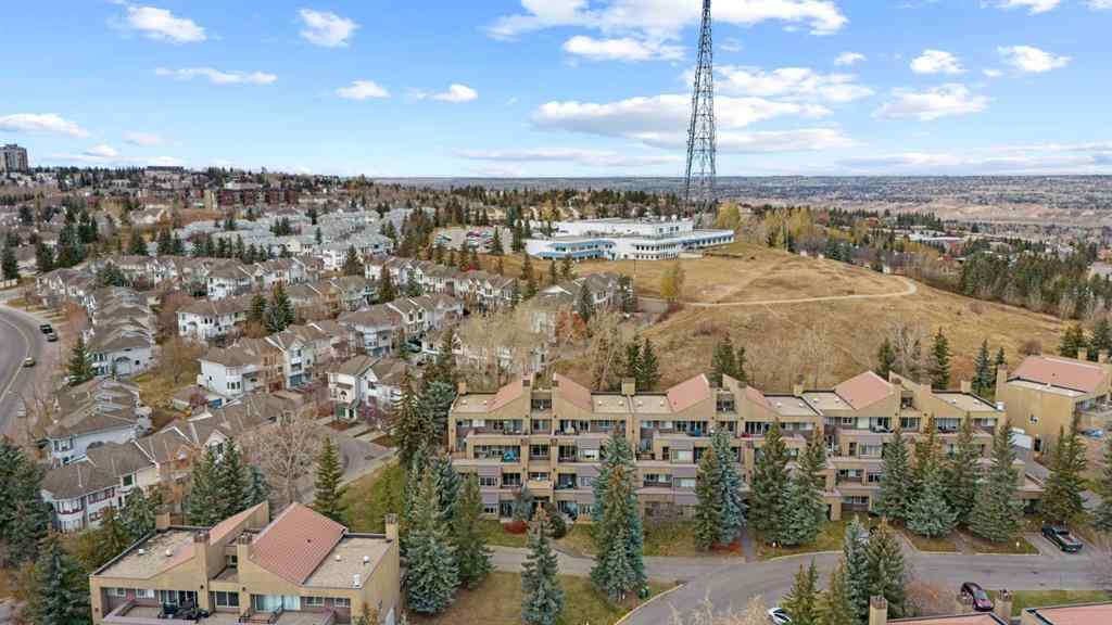 MLS® A2266973 - Unit #10 105 Village Heights SW in Patterson Calgary, Residential