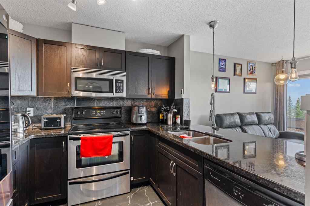 MLS® A2266973 - Unit #10 105 Village Heights SW in Patterson Calgary, Residential