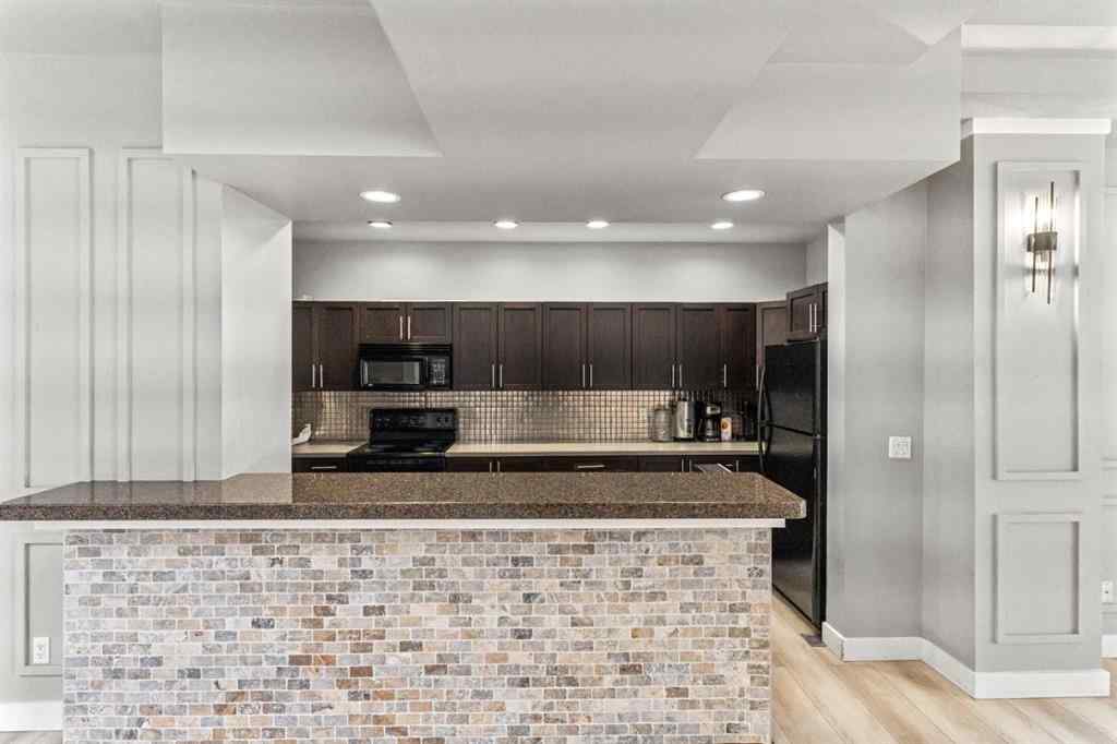 MLS® A2266973 - Unit #10 105 Village Heights SW in Patterson Calgary, Residential