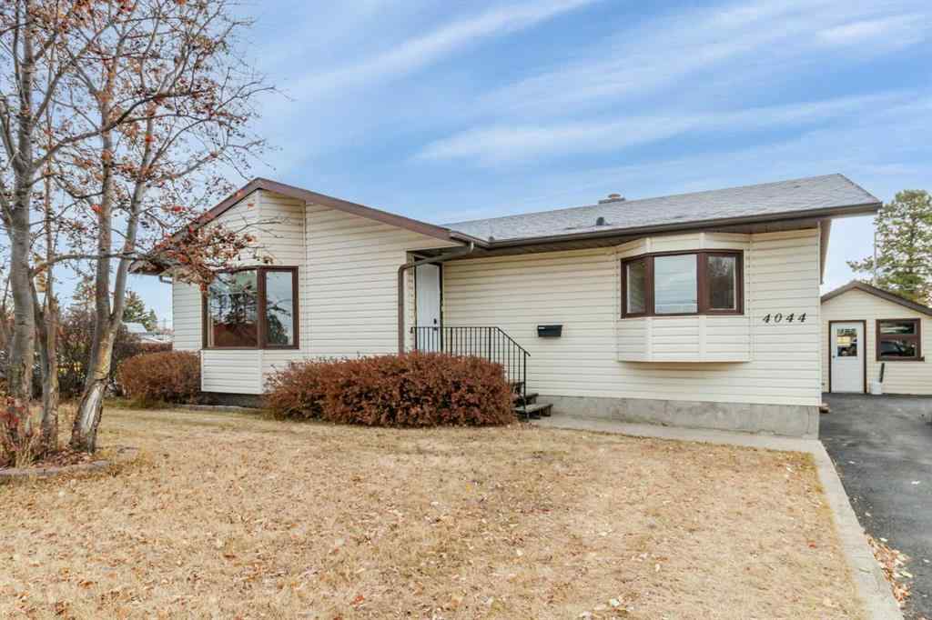 MLS® A2266976 - 4044 50 Avenue  in South Innisfail Innisfail, Residential