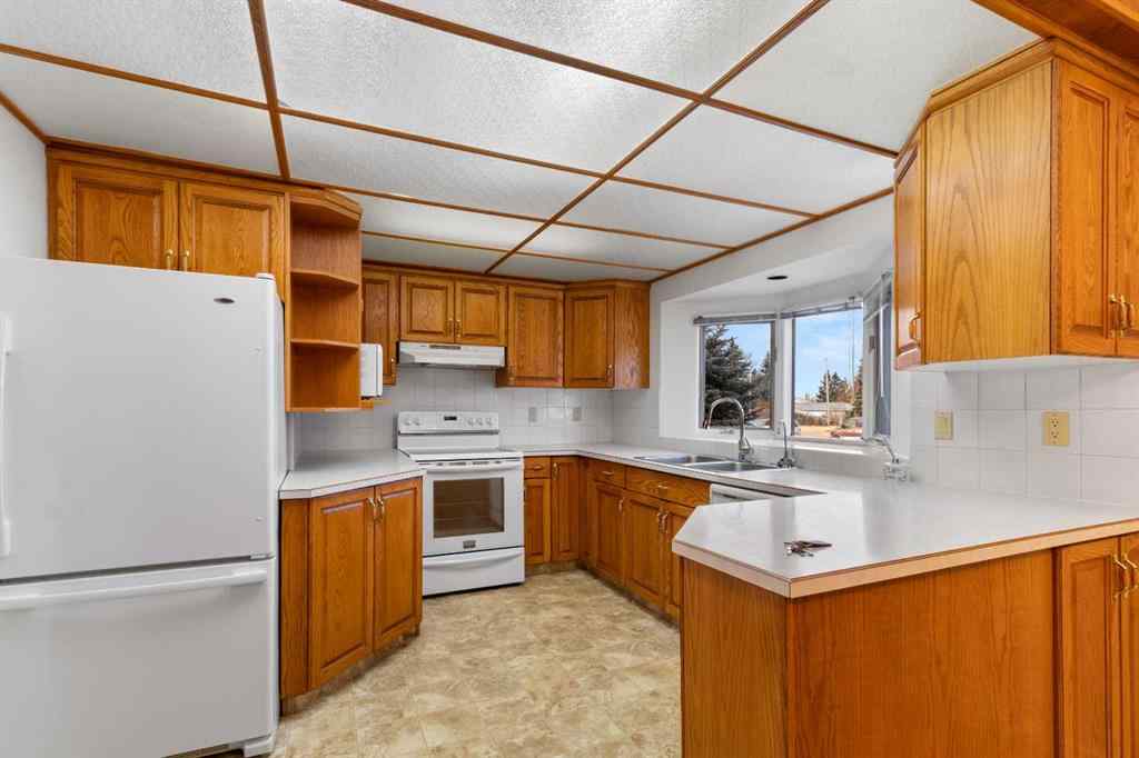 MLS® A2266976 - 4044 50 Avenue  in South Innisfail Innisfail, Residential