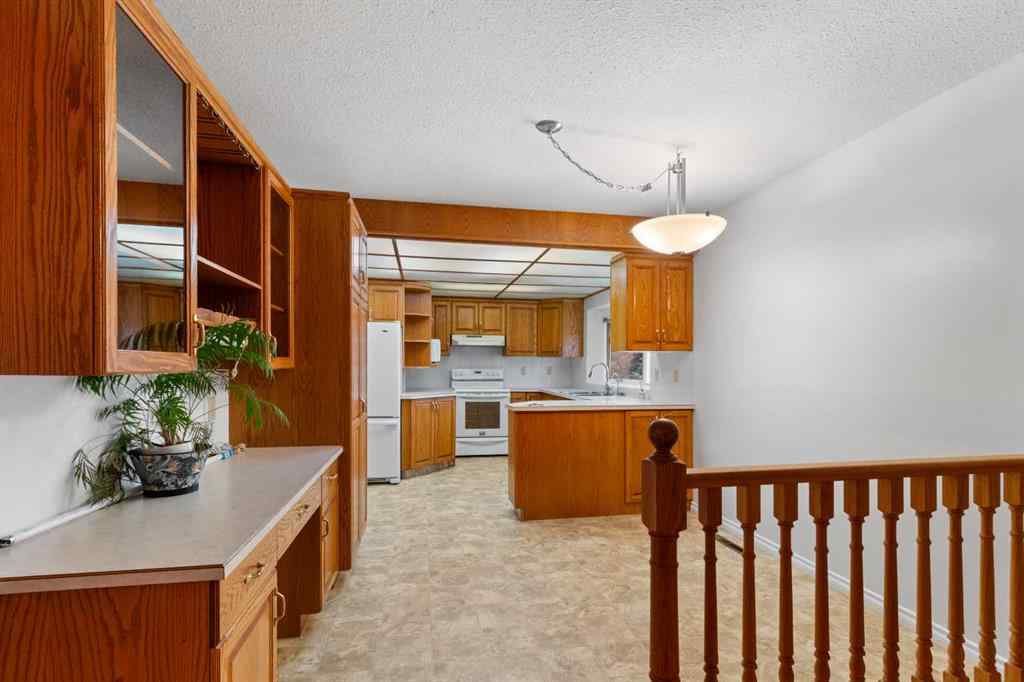 MLS® A2266976 - 4044 50 Avenue  in South Innisfail Innisfail, Residential