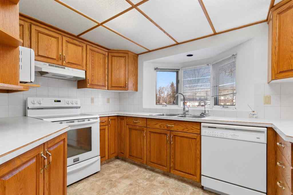 MLS® A2266976 - 4044 50 Avenue  in South Innisfail Innisfail, Residential