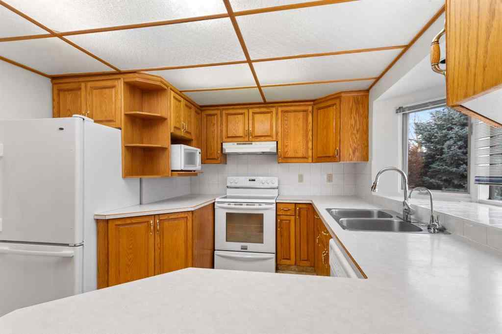 MLS® A2266976 - 4044 50 Avenue  in South Innisfail Innisfail, Residential