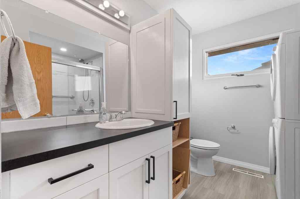 MLS® A2266976 - 4044 50 Avenue  in South Innisfail Innisfail, Residential