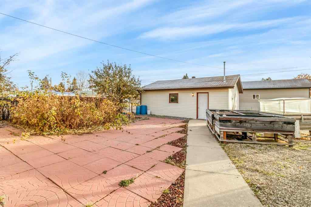 MLS® A2266976 - 4044 50 Avenue  in South Innisfail Innisfail, Residential