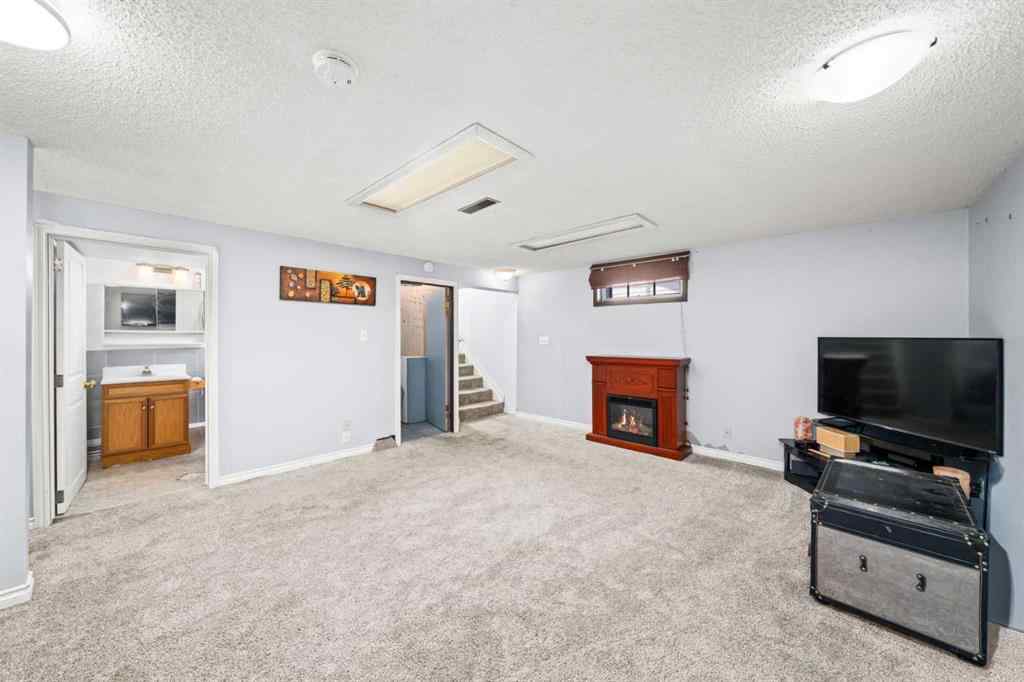 MLS® A2266991 - 2219 40 Street SE in Forest Lawn Calgary, Residential