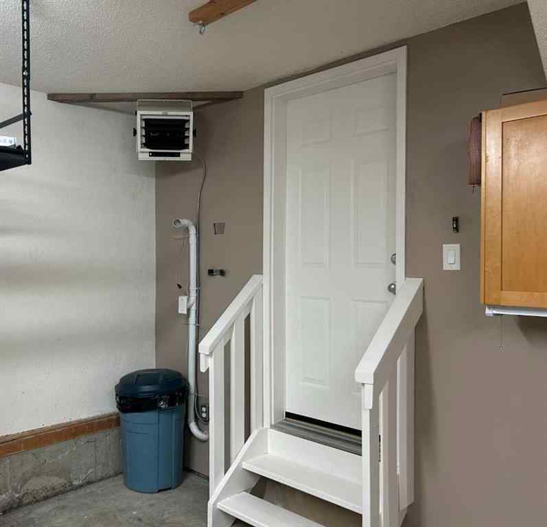 MLS® A2266992 - 26 Springbank Rise SW in Springbank Hill Calgary, Residential