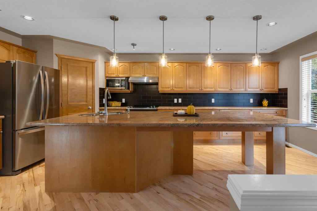 MLS® A2266992 - 26 Springbank Rise SW in Springbank Hill Calgary, Residential