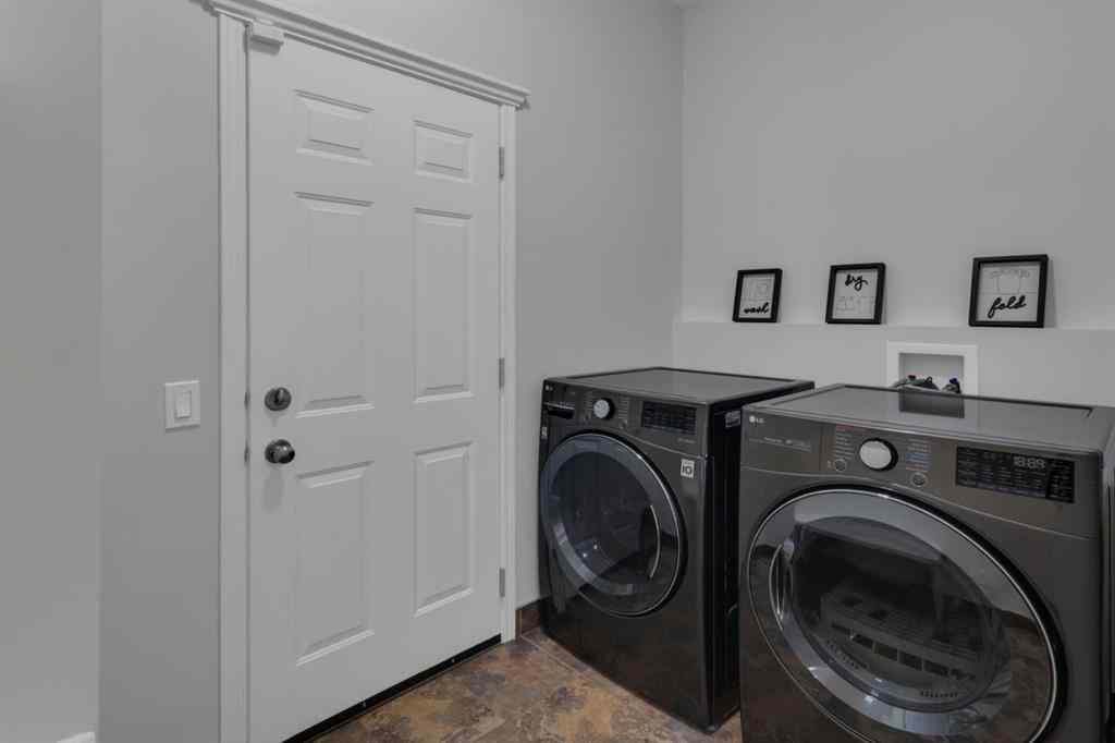 MLS® A2266992 - 26 Springbank Rise SW in Springbank Hill Calgary, Residential