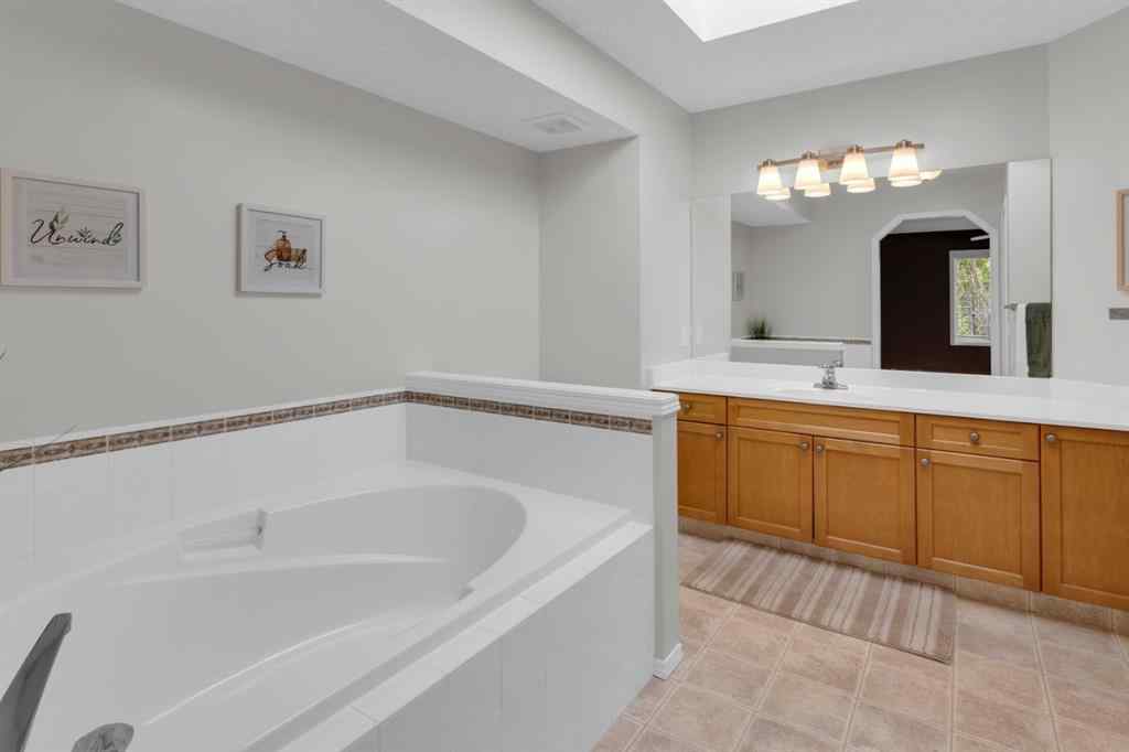 MLS® A2266992 - 26 Springbank Rise SW in Springbank Hill Calgary, Residential